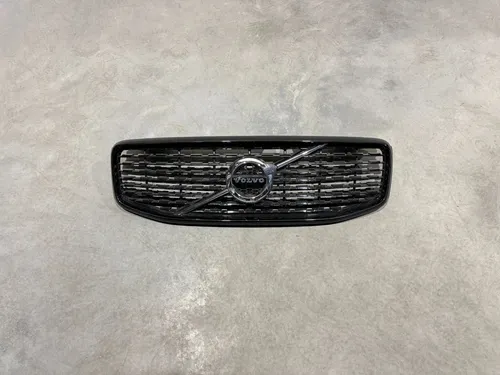 31425534 Volvo XC60 Front bumper upper radiator grill