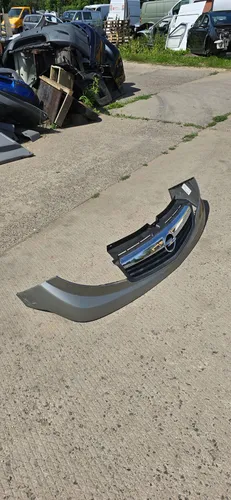 470351309 Opel Vivaro Front bumper upper radiator grill