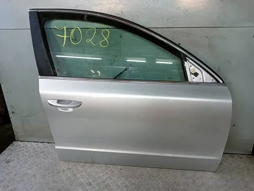8804 Skoda Superb B6 (3T) Front door