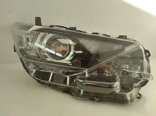 8111002K30 Toyota Auris E180 Headlight/headlamp