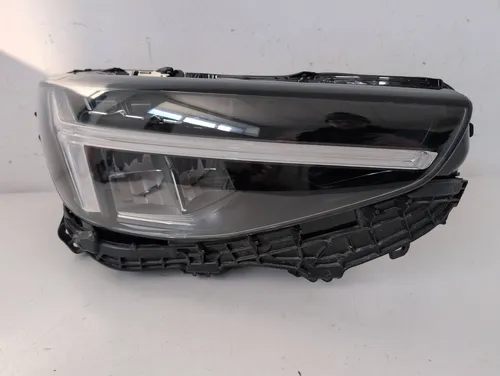 32338909 Volvo XC40 Headlight/headlamp