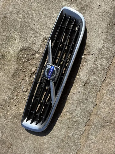 30744915 Volvo V50 Front bumper upper radiator grill