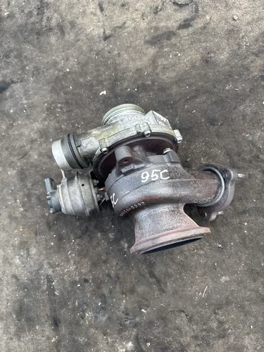 31380131 Volvo V40 Turbo