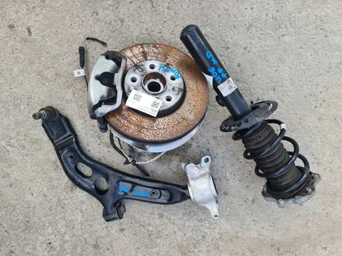 6890172 BMW 2 Active Tourer U06 Front wheel hub spindle knuckle