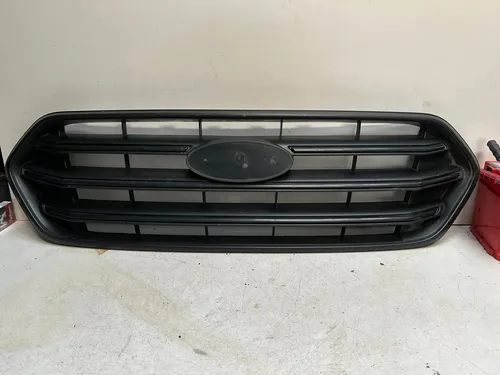 JK2117B968A Ford Transit Custom Front bumper upper radiator grill
