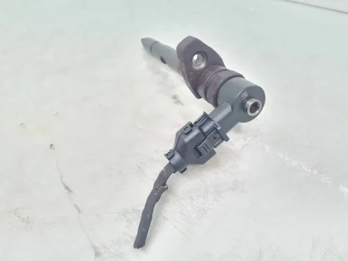 338004A500 KIA Sorento Fuel injector