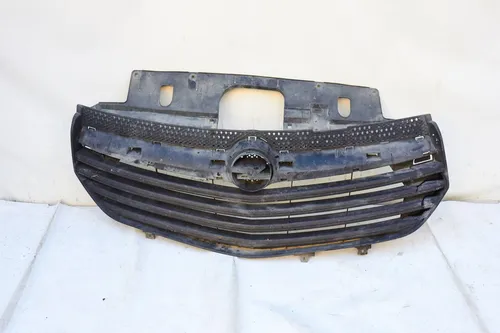 623104066r Opel Vivaro Front bumper upper radiator grill