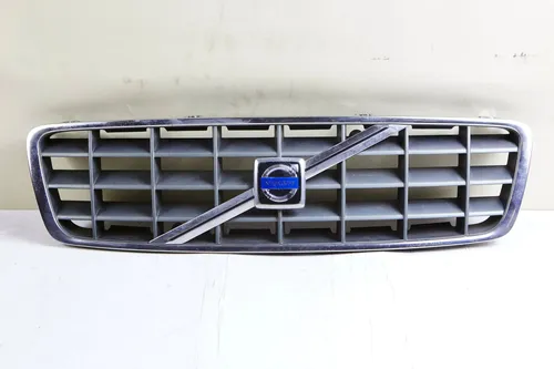 9190986 Volvo XC70 Front bumper upper radiator grill