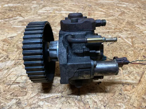 RF5013800A Mazda 6 Fuel injection high pressure pump