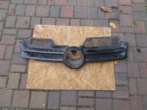 12344321 Volkswagen Golf V Front grill