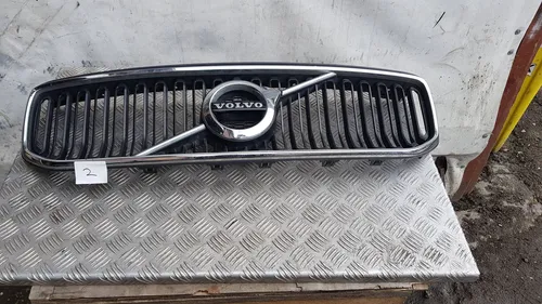 31656581 Volvo XC40 Front bumper upper radiator grill