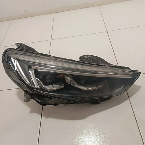 10504300002 Opel Insignia B Headlight/headlamp