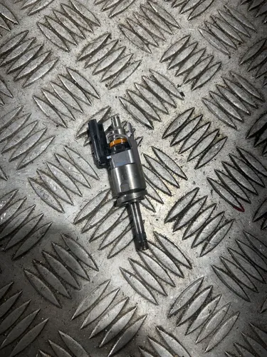 32140073 Volvo XC40 Fuel injector