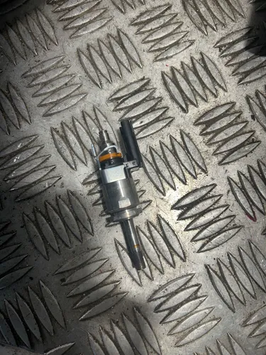 32140073 Volvo XC40 Fuel injector