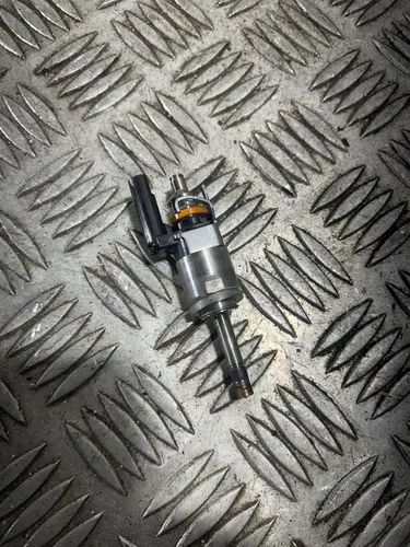 32140073 Volvo XC40 Fuel injector