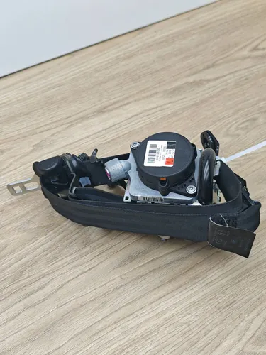 616155700 Volvo V60 Front seatbelt