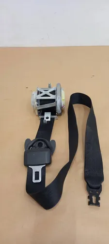 101878802B Tesla Model S Front seatbelt