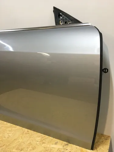 1401311021218 Maserati Ghibli Front door