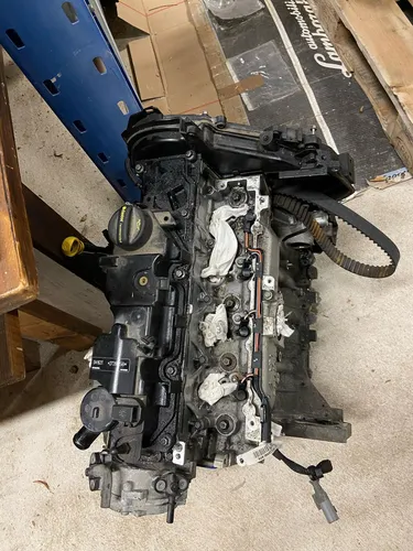 AV6Q6007BB Volvo V40 Engine