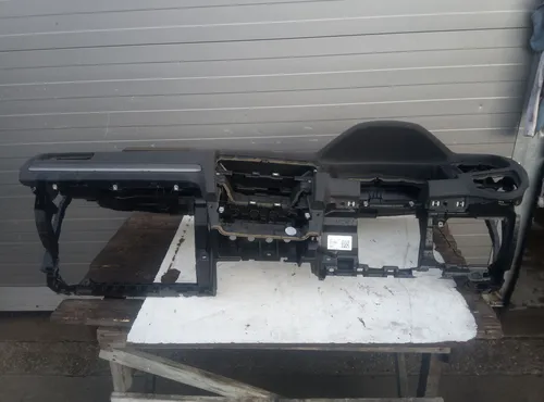 562857091B Volkswagen Golf VII Dashboard