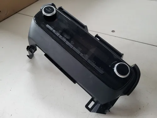 Toyota Yaris XP210 Climate control unit