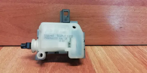 686502100R Renault Espace V (RFC) Glove box opening button