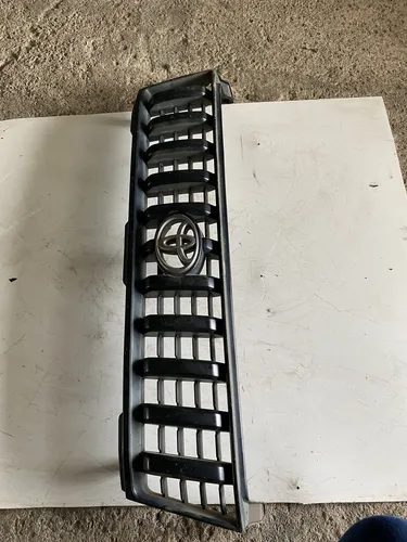 08123 Toyota Land Cruiser (HDJ90) Quarter panel pressure vent