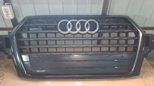 4M0807233C Audi Q7 4M Front bumper upper radiator grill