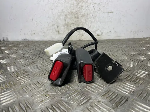 1147163 Hyundai Kona I Middle seatbelt buckle (rear)