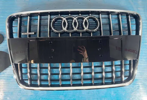 4L0853651E Audi Q7 4L Front bumper upper radiator grill
