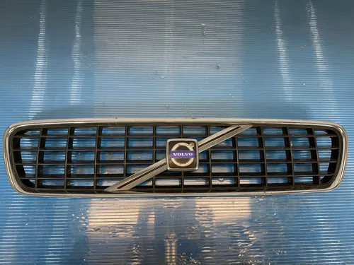 08620116 Volvo V50 Front bumper upper radiator grill
