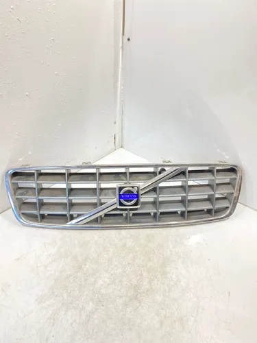 9190986 Volvo XC70 Front bumper upper radiator grill