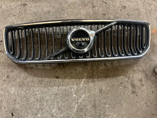 31656581 Volvo XC40 Front bumper upper radiator grill