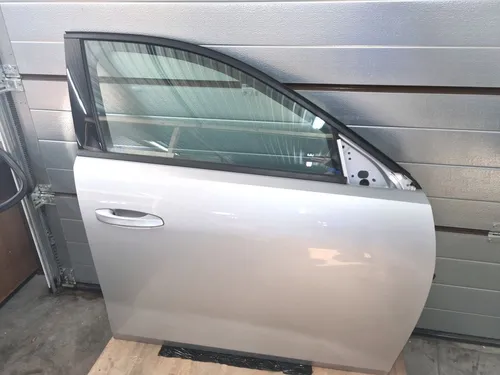 F3511D Opel Astra L Front door