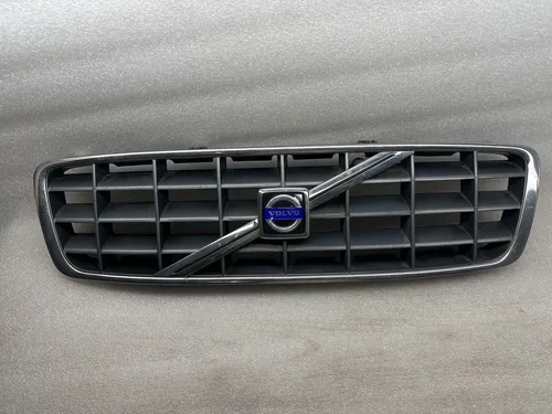 9190986 Volvo XC70 Front bumper upper radiator grill