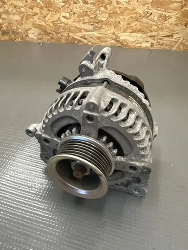 1042101540 Honda CR-V Generator/alternator