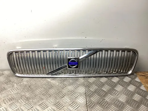 08693678 Volvo V50 Front bumper upper radiator grill
