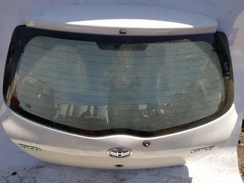 baltas Toyota Yaris Tailgate/trunk/boot lid