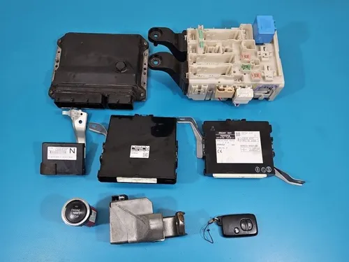 89661-05D30 Toyota Avensis T270 Engine control unit/module ECU