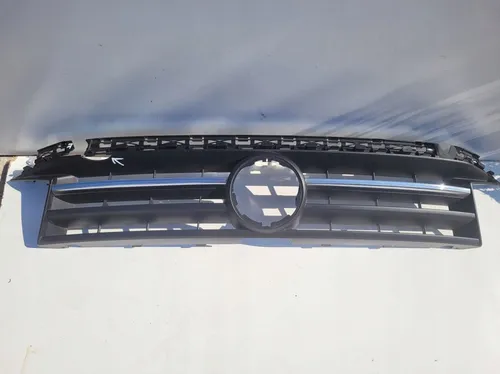 2K5853653B Volkswagen Caddy Front bumper upper radiator grill