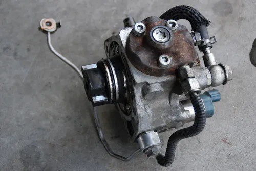 SH0113800D Mazda CX-5 Fuel injection high pressure pump