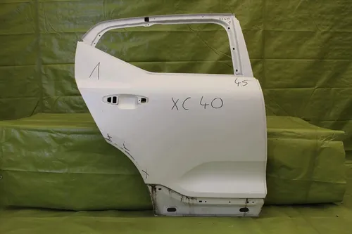 Volvo XC40 Front door