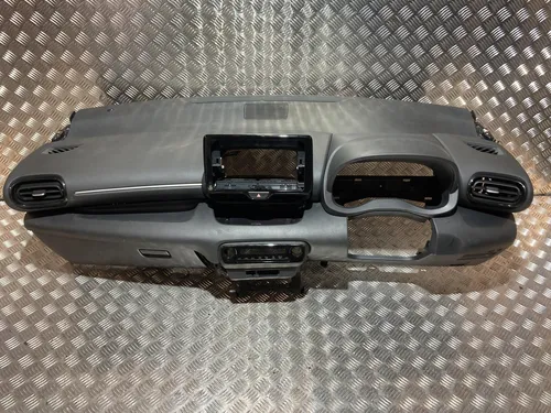 PK20264 Toyota Yaris XP210 Dashboard