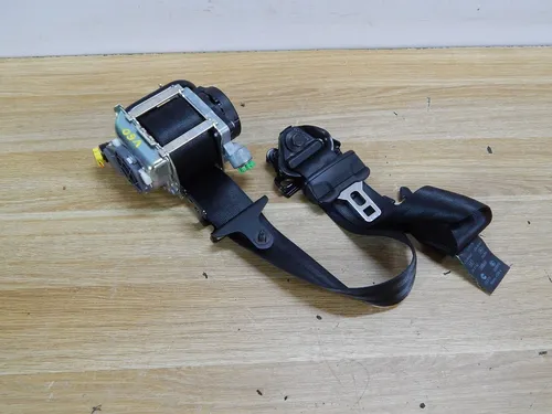 39818843 Volvo V60 Front seatbelt