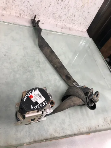 Jx7ba61295aew Ford Focus Front seatbelt