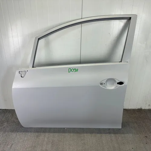 Toyota Auris 150 Front door
