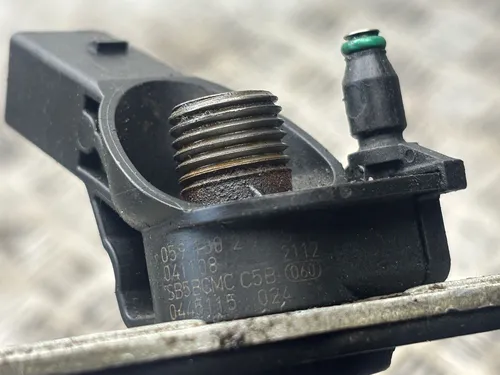 059130277S Volkswagen Phaeton Fuel injector