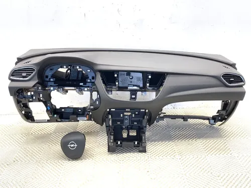 YQ000122YX Opel Grandland X Dashboard