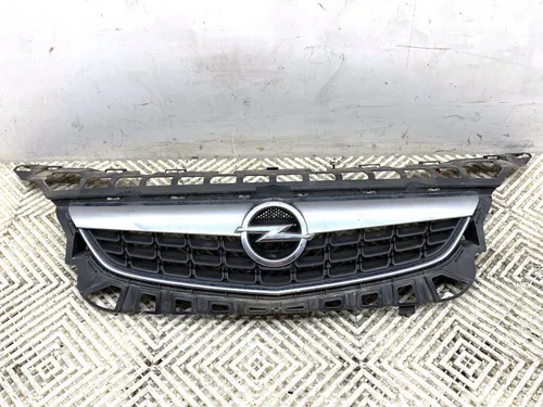 13266577 Opel Astra J Front grill
