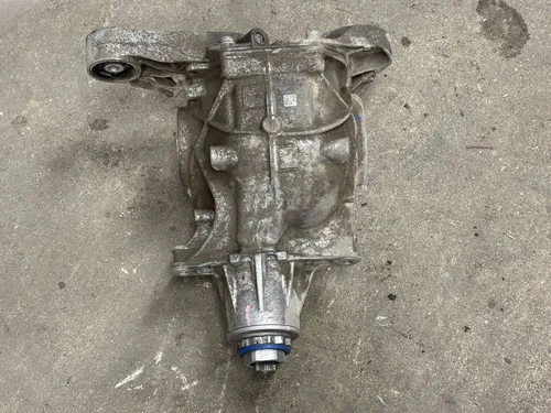 8849918 BMW X7 G07 Rear differential